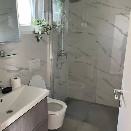 アパート Damir ブラチェ