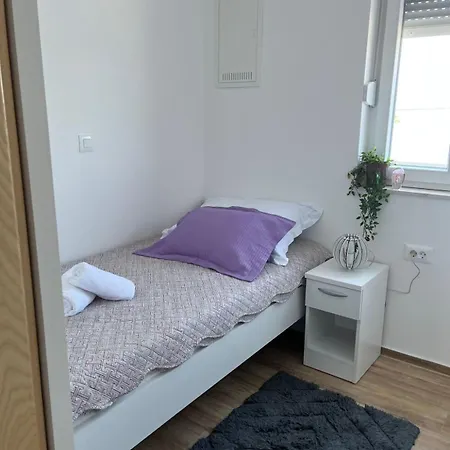 Damir アパート *